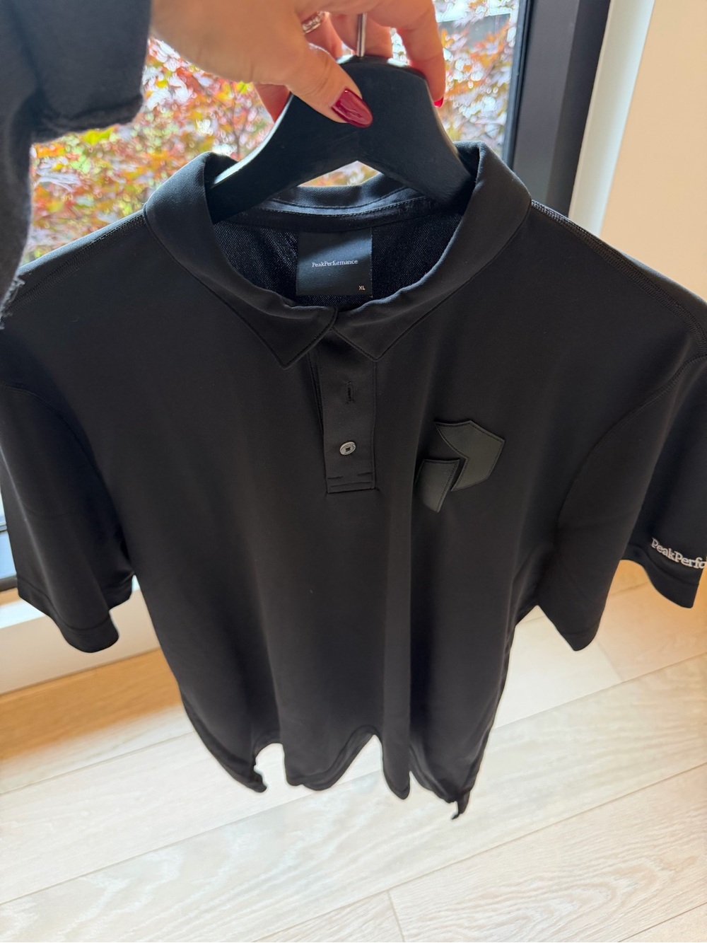 Men’s Peak Performance black golf shirt sz Xl like new